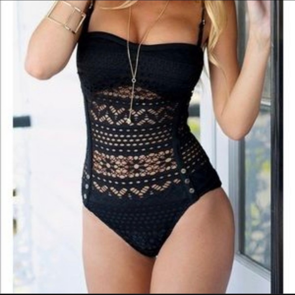 Robin Piccone
'PENELOPE' CROCHET OVERLAY ONE PIECE SWIMSUIT